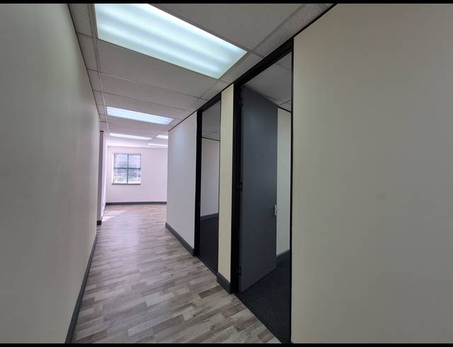 175M² OFFICE TO LET IN DUNKELD WEST